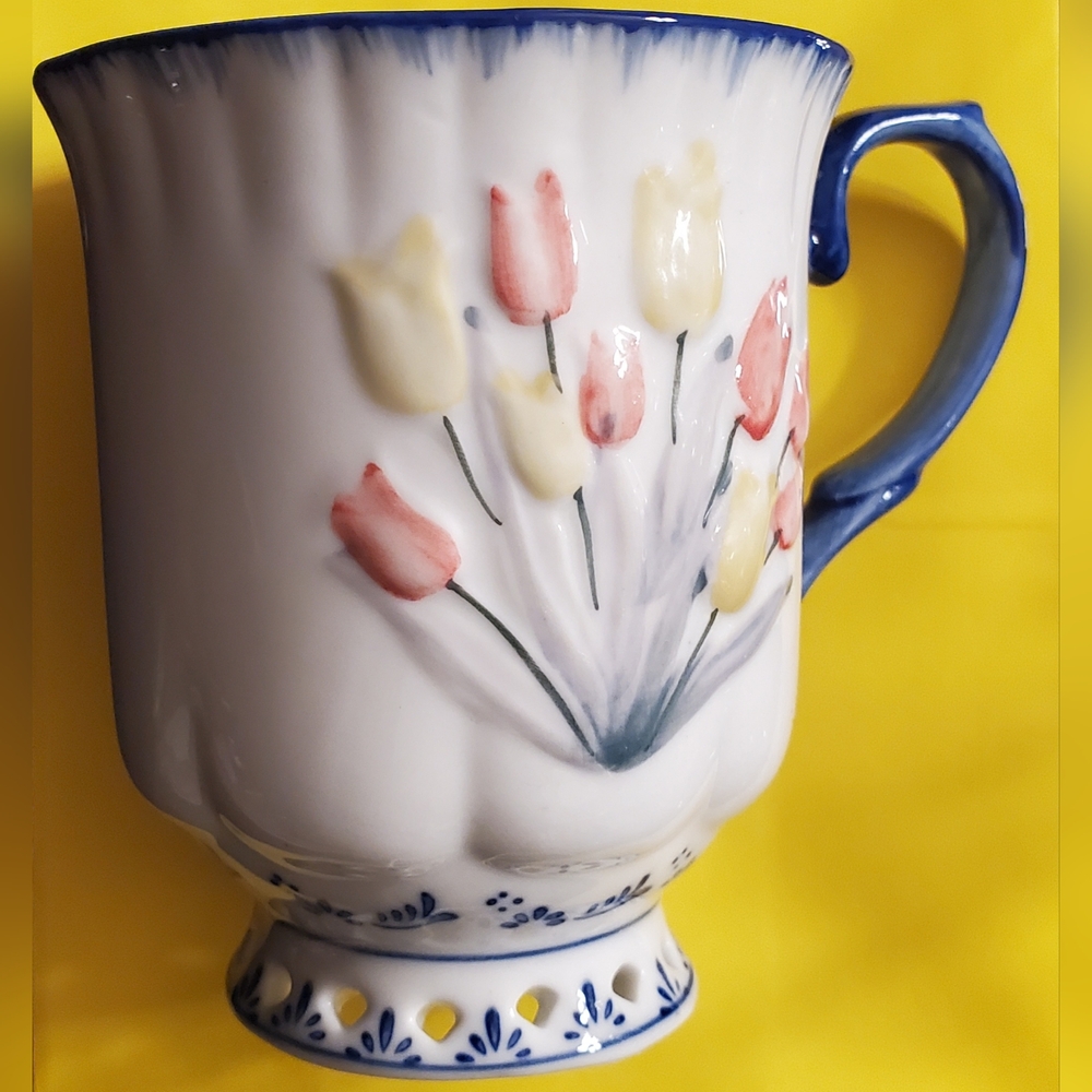 Delftware Royal Twickel Hand Painted Tea/coffee Cup. Vintage 1970s